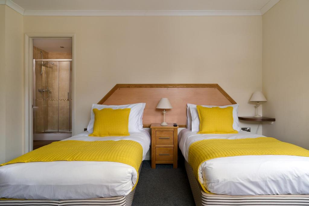 St Andrews Hotel - Triple Room With Private Bathroom