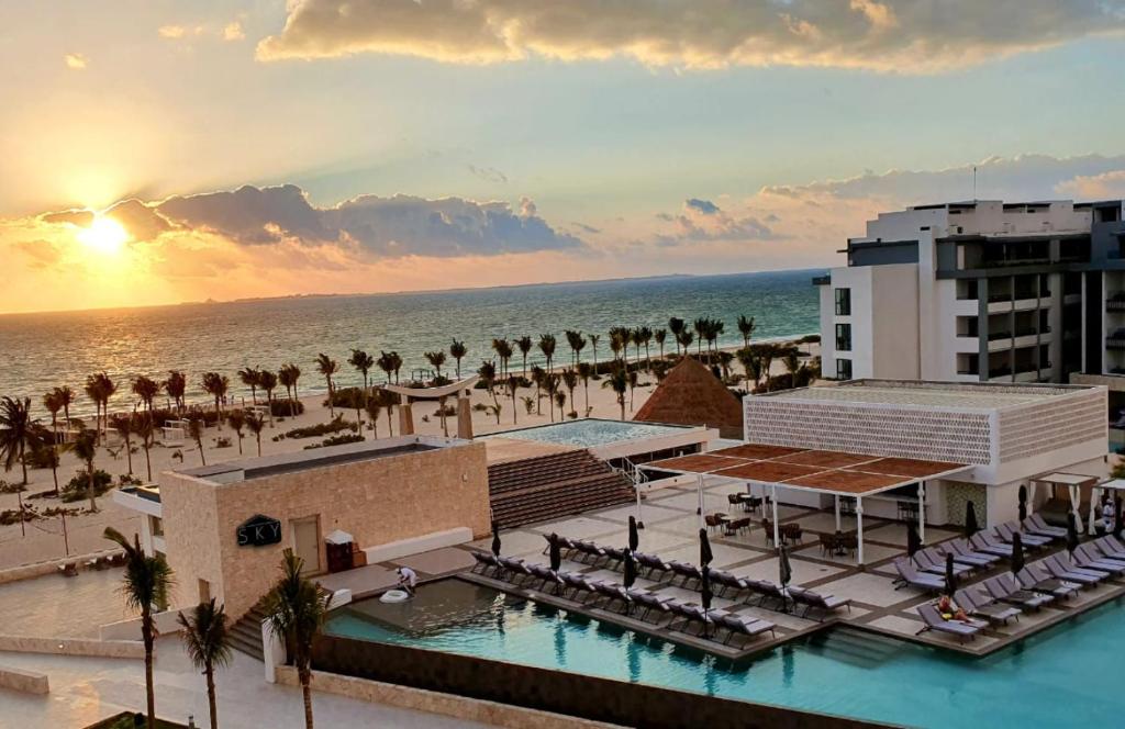 Elegance Club Junior Suite Oceanfront Jacuzzi #6