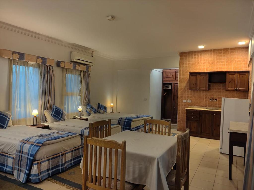 Postel nebo postele na pokoji v ubytování 4S Hotel Dahab