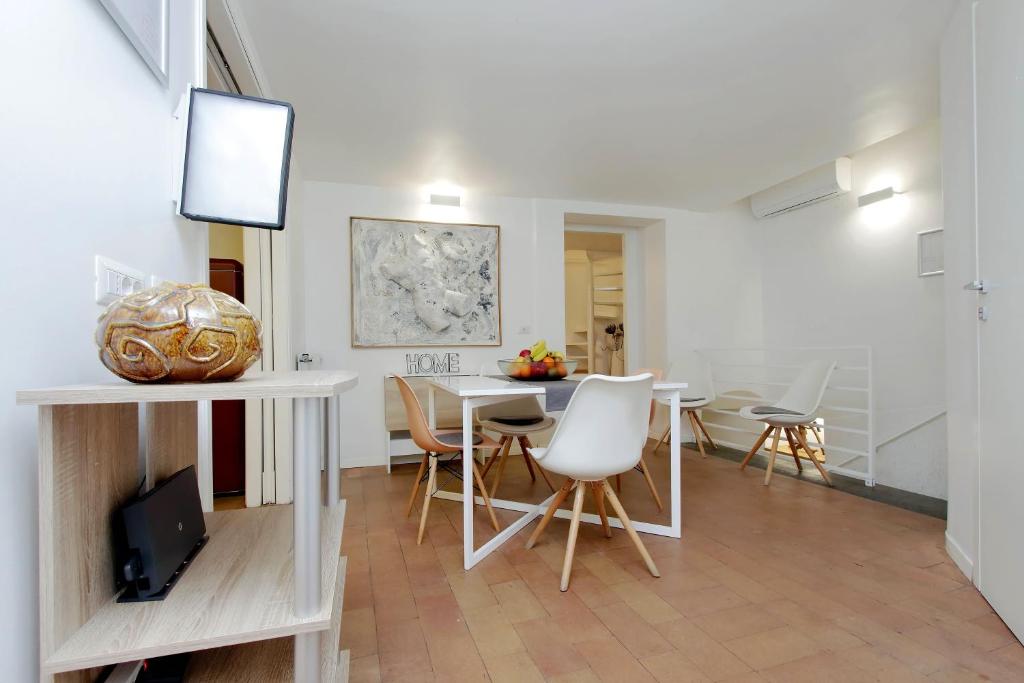 Posedenie v ubytovaní B&G Navona Apartment