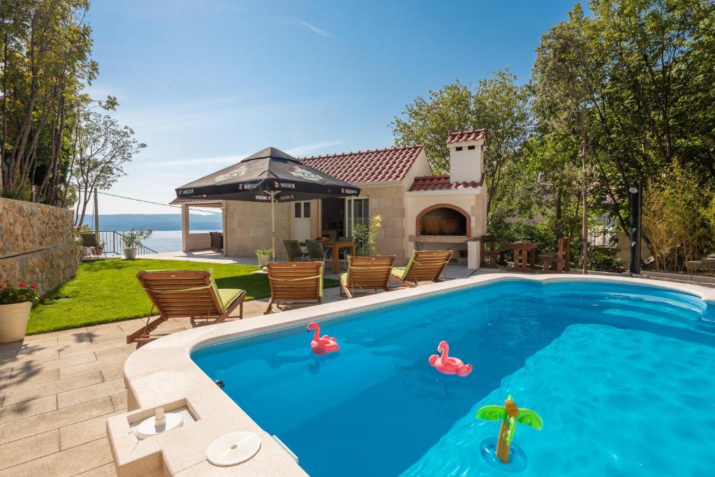 Villa LeoMa with heated pool