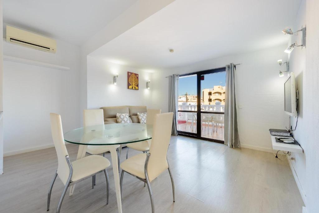 Apartment Executive Deluxe - sleep 6, Es Cana, Spain ...
