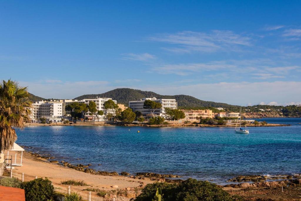 Apartment Executive Deluxe - sleep 6, Es Cana, Spain ...
