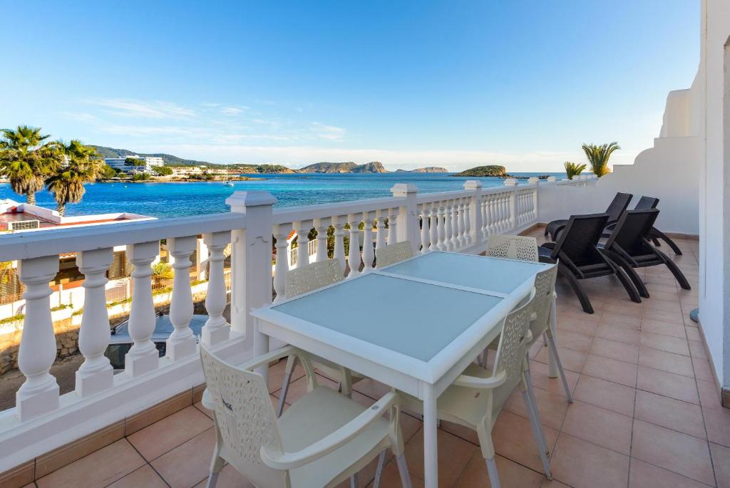 Apartment Executive Deluxe - sleep 6, Es Cana, Spain ...