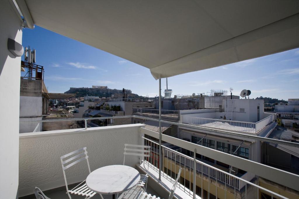 SYNATHENS APARTMENTS & STUDIOS - 9