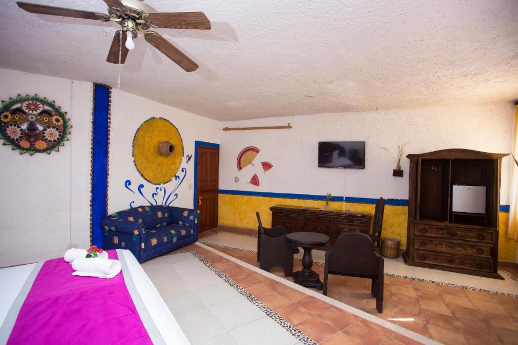Postel nebo postele na pokoji v ubytování Hotel Xbalamqué & Spa Cancún Centro
