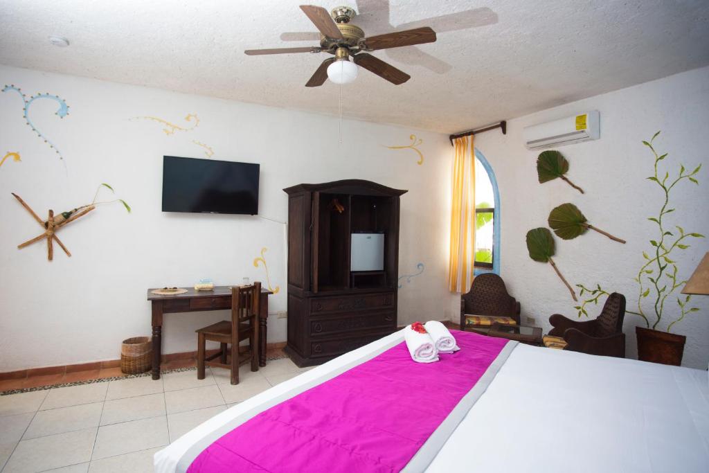 Postel nebo postele na pokoji v ubytování Hotel Xbalamqué & Spa Cancún Centro