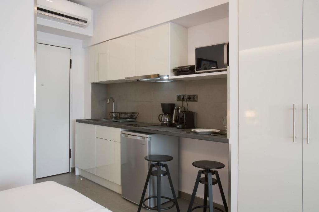 SYNATHENS APARTMENTS & STUDIOS