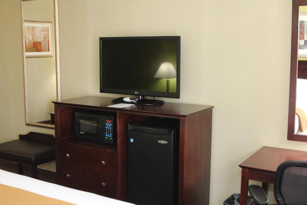 Holiday Inn Express Hotel & Suites Indianapolis W - Airport Area by IHG photo