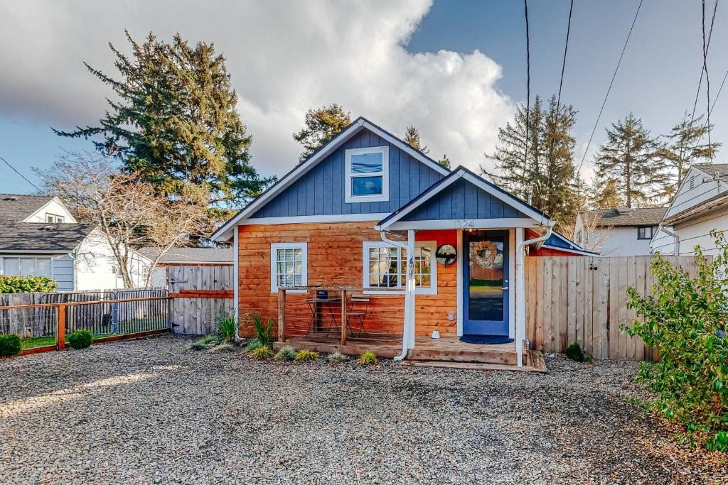 a house with a blue door and a fence at Siletz Bay Getaway in Lincoln City