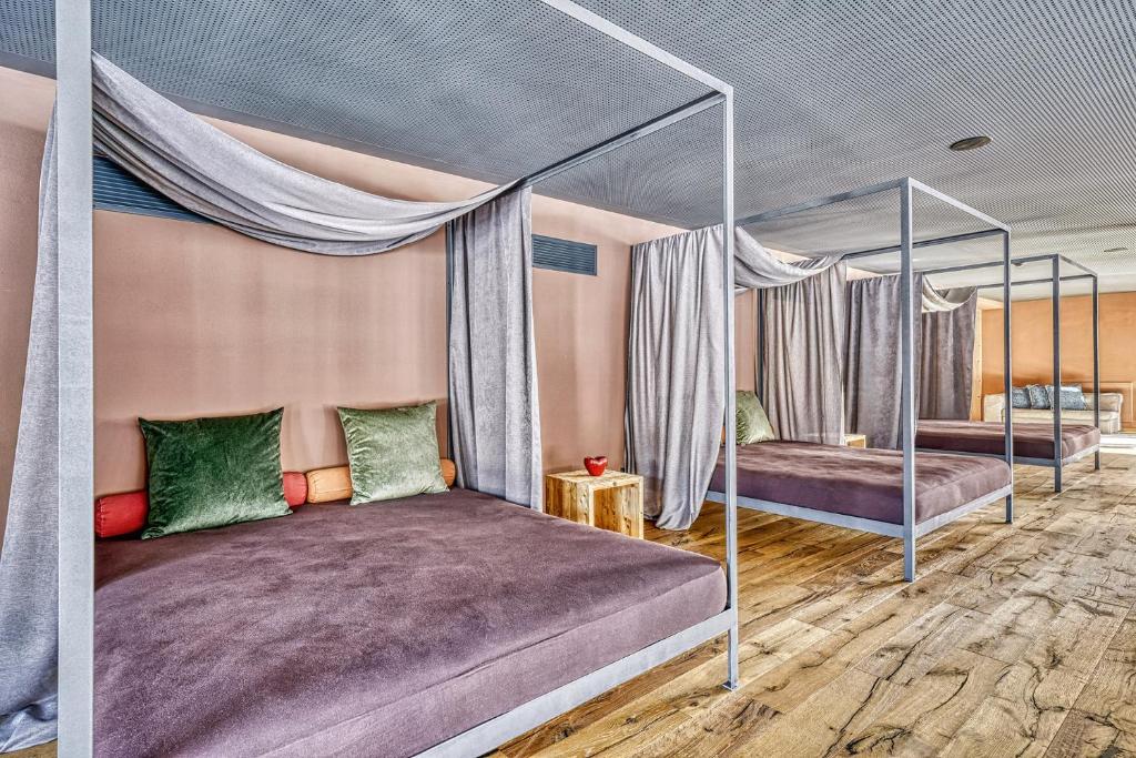 Postel nebo postele na pokoji v ubytování Hotel Pustertalerhof