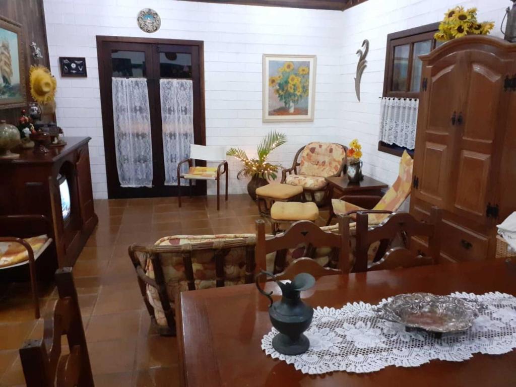  Casa Inteira com Piscina na Riviera - SP