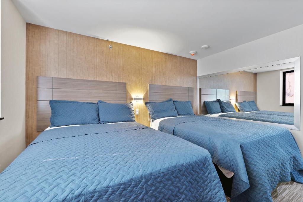 Casa Blanca Hotel Brooklyn - Deluxe Double Room