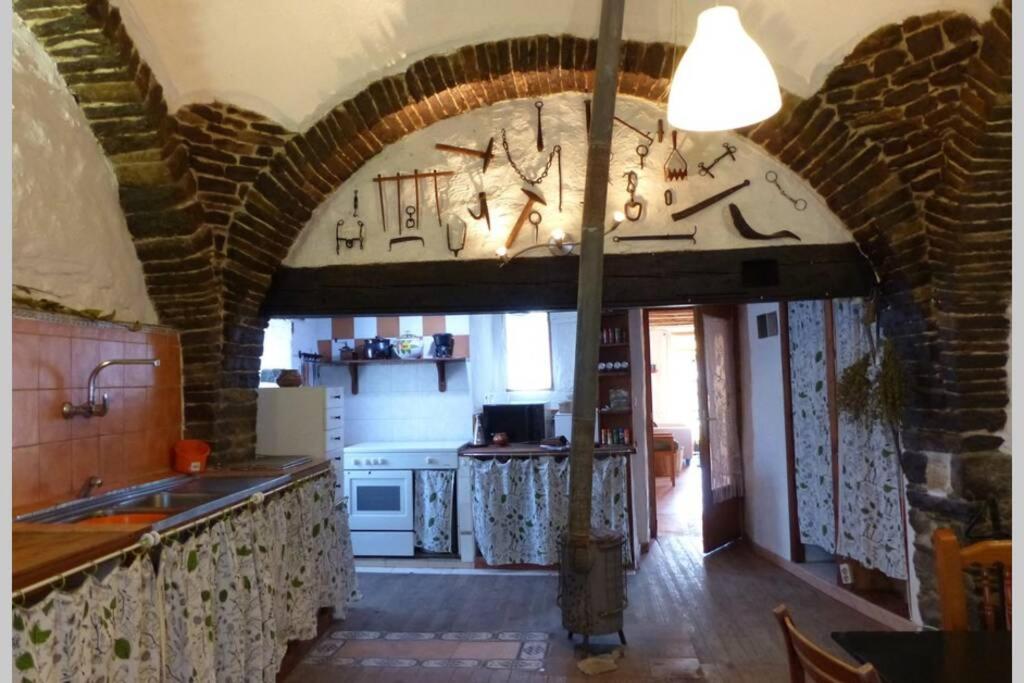 Booking.com: Casa Rural La Vieja Cadiera , Aineto, España ...
