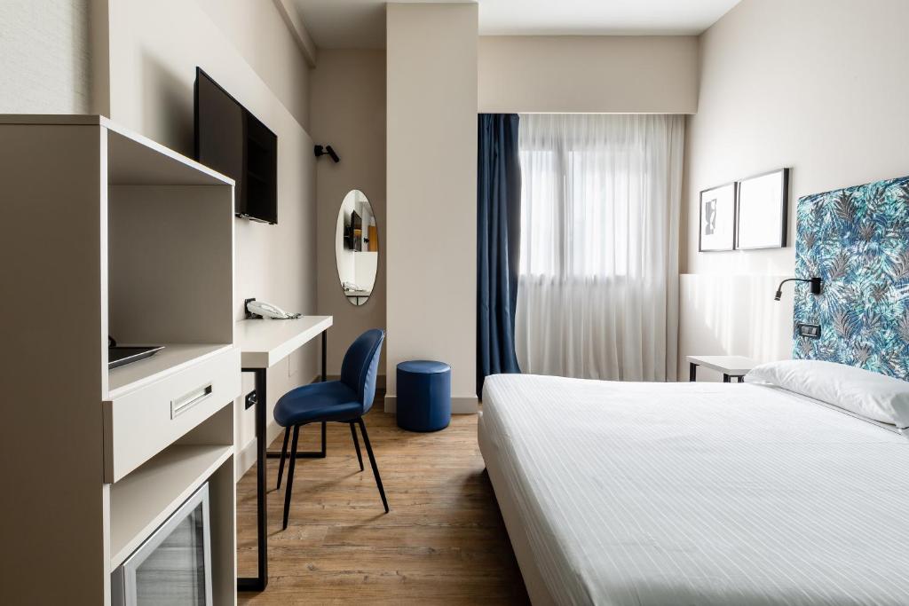 Łóżko lub łóżka w pokoju w obiekcie Anusca Palace Hotel