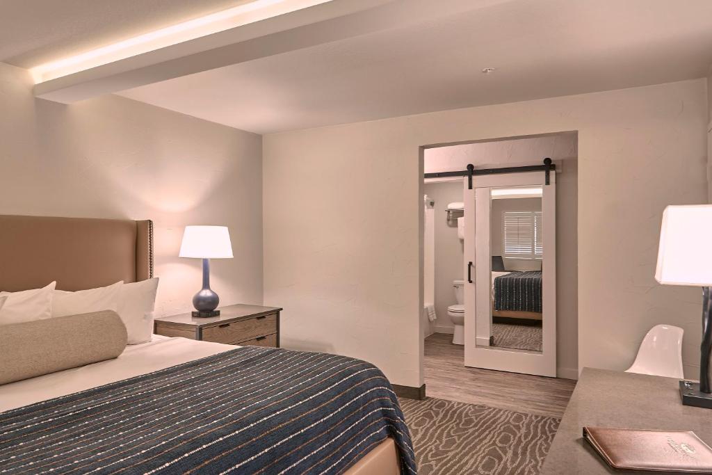 Fredericksburg Inn and Suites - 