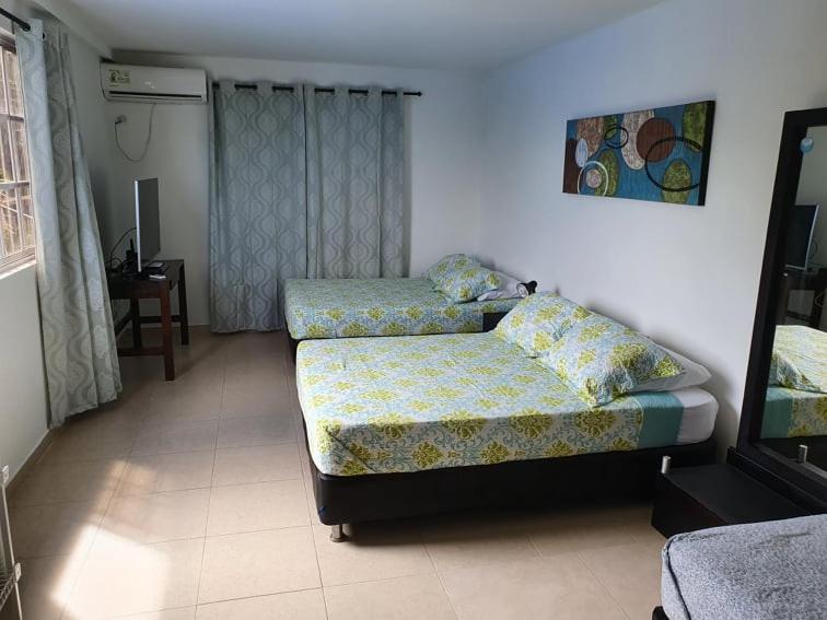Postel nebo postele na pokoji v ubytování Apartamentos Sound Bay Beach