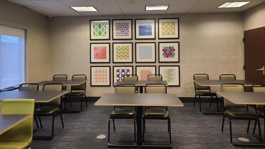 Holiday Inn Express Lordstown-Newton Falls/Warren by IHG photo