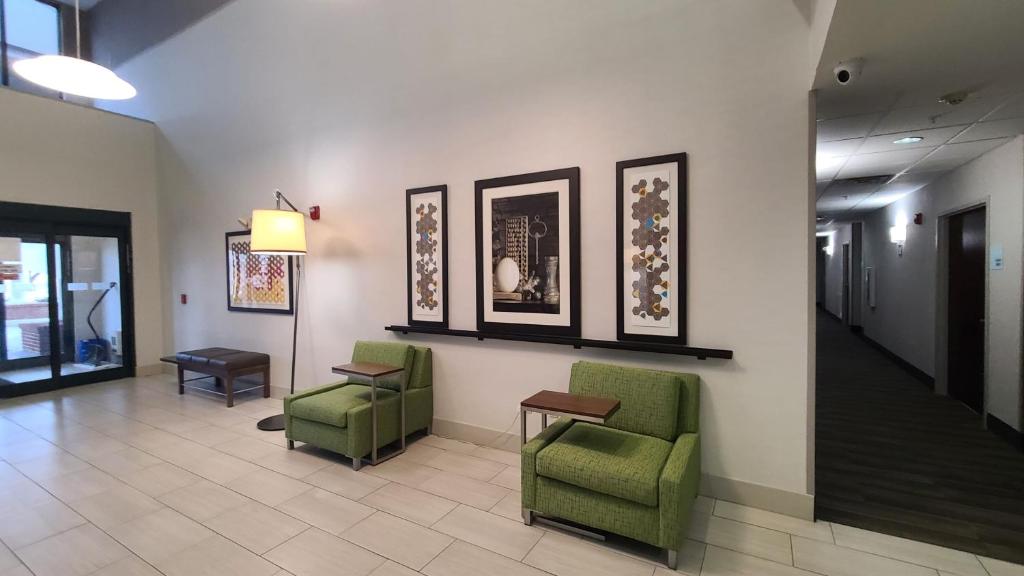 Holiday Inn Express Lordstown-Newton Falls/Warren by IHG photo