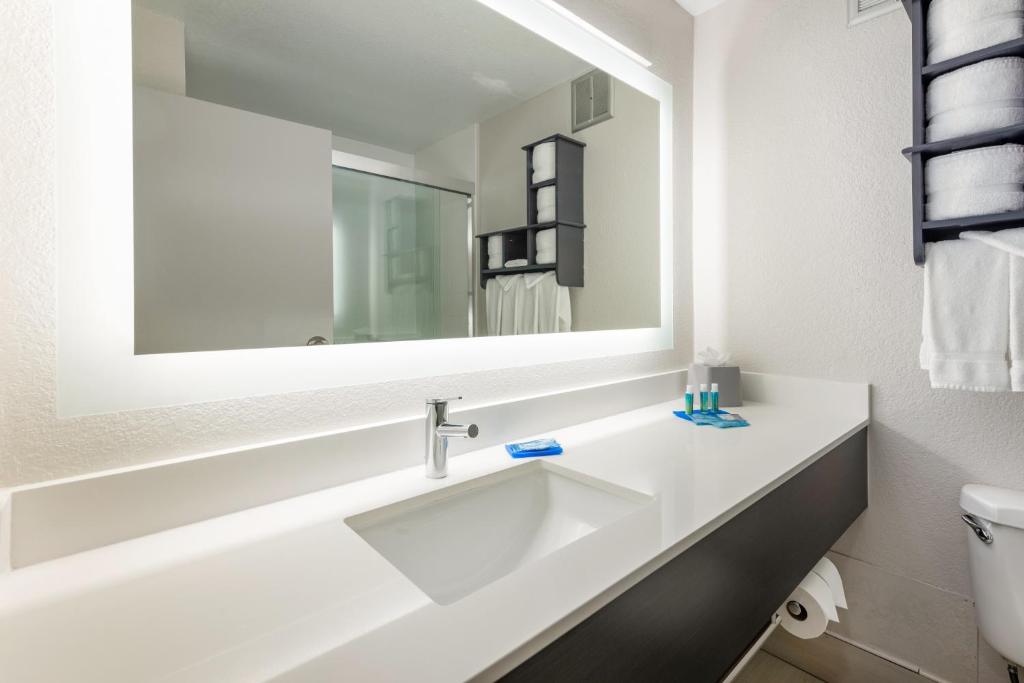 Holiday Inn Express - Columbus Downtown, an IHG Hotel - Standard King Room