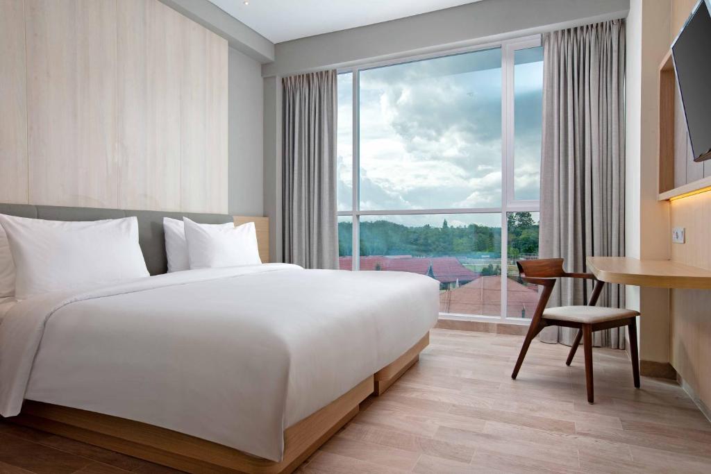 Postel nebo postele na pokoji v ubytování Hotel Santika Bukittinggi