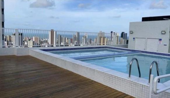 a large swimming pool on the roof of a building at Espetacular Flat em Miramar in João Pessoa