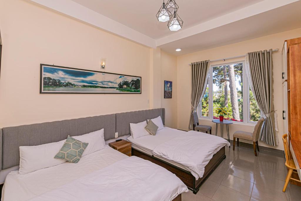 Giường trong phòng chung tại Thang Lap Hotel