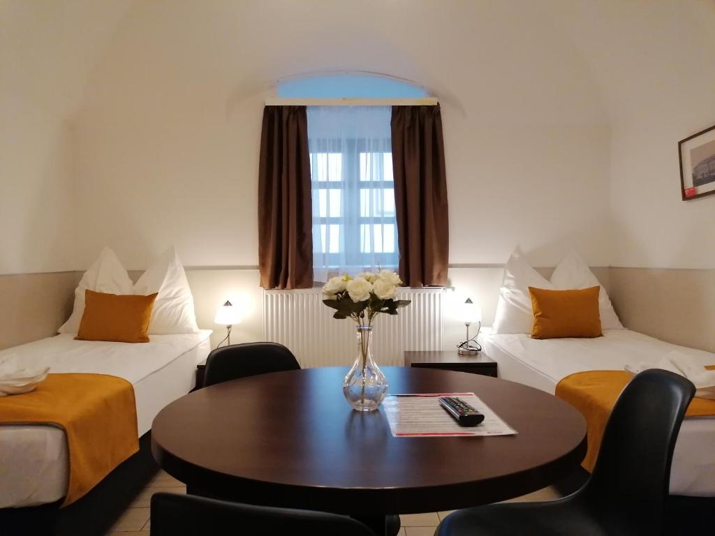 River Apartmanház 5100 Jászberény, Lehel Vezér tér  15 kép - 1