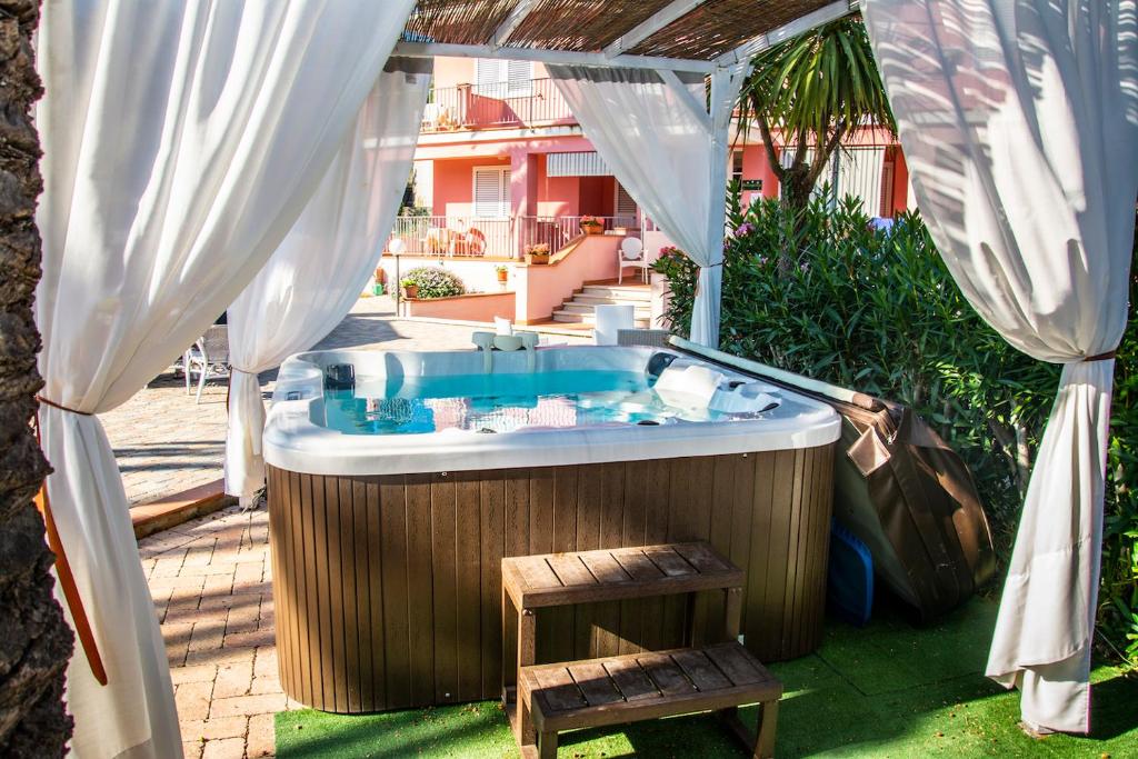 Zdjęcie z galerii obiektu Hotel Villa Rosa w mieście Porto Azzurro