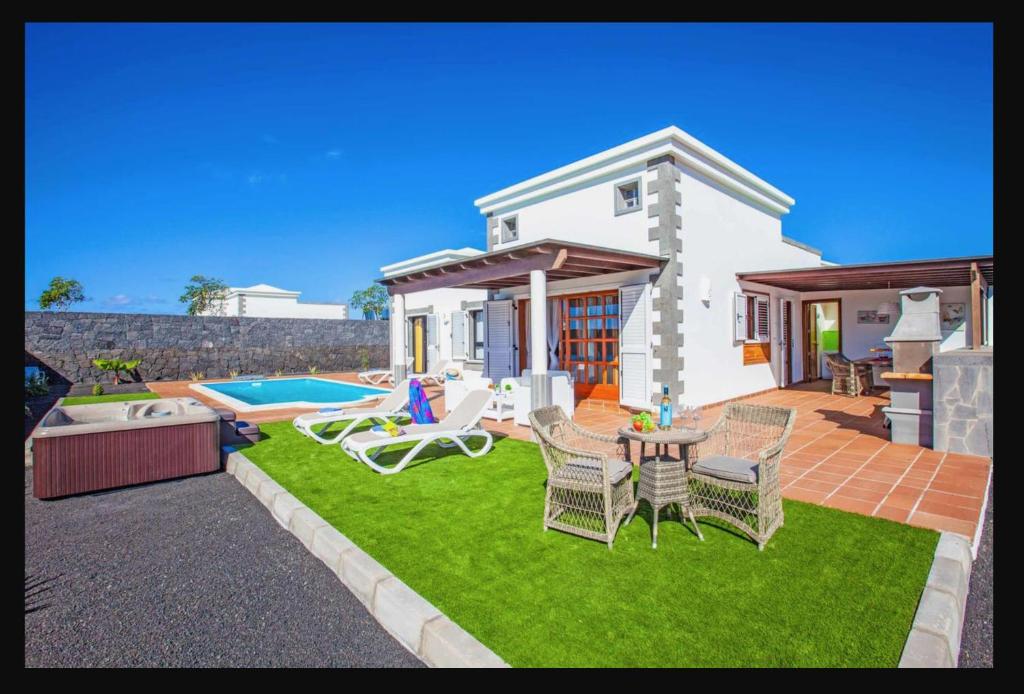 RESIDENCIAL LOS ALISIOS 56 en Playa Blanca