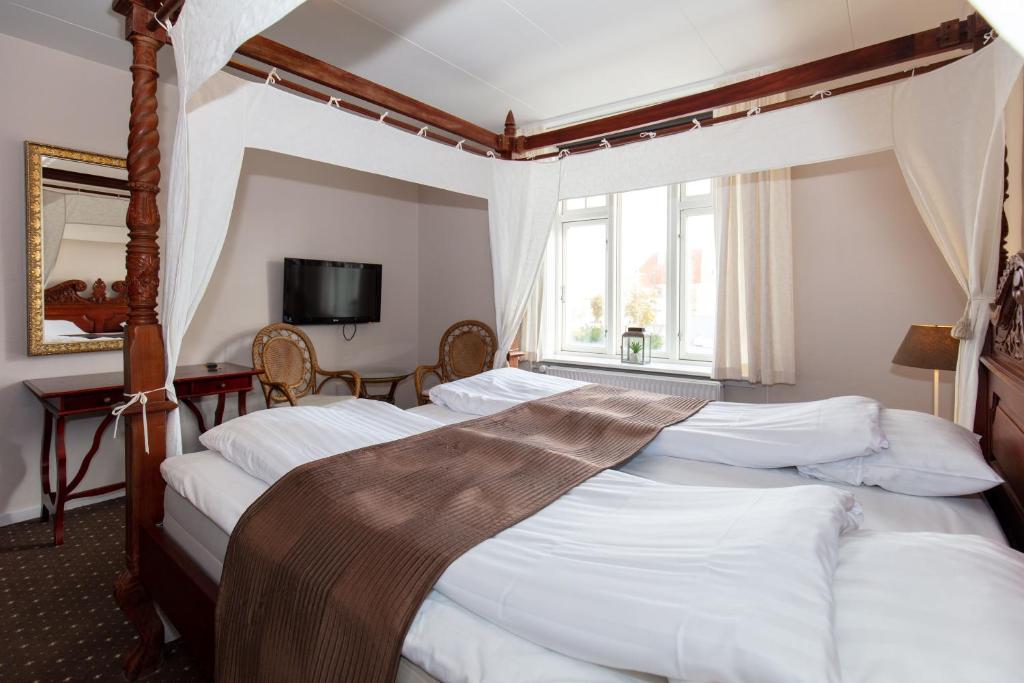 Posteľ alebo postele v izbe v ubytovaní Foldens Hotel