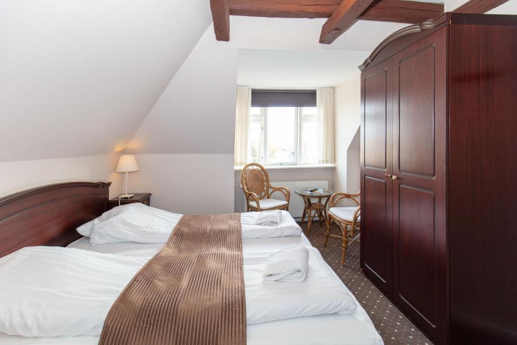 Posteľ alebo postele v izbe v ubytovaní Foldens Hotel