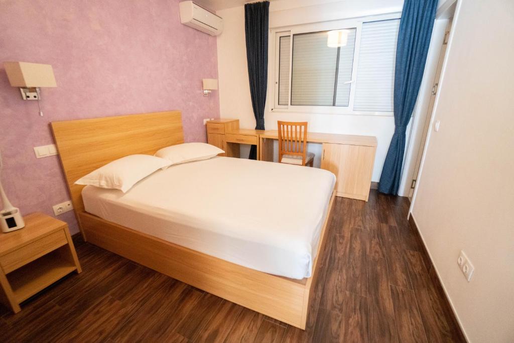 Postel nebo postele na pokoji v ubytování Blue Marlin Hotel