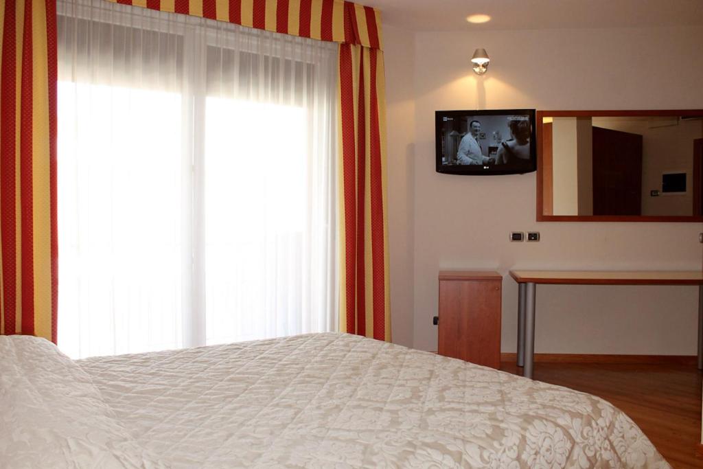 TV a/nebo společenská místnost v ubytování Hotel Rubicone