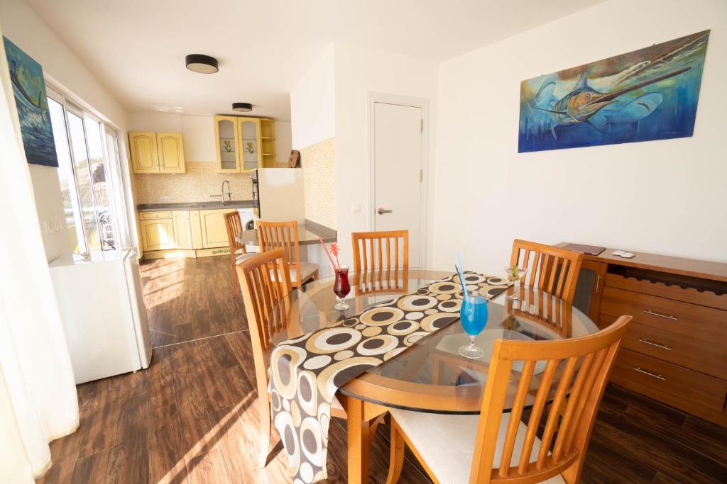 Kuchyň nebo kuchyňský kout v ubytování Blue Marlin Hotel