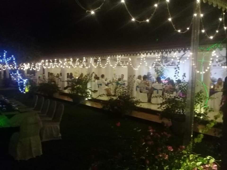 Restaurace v ubytování Bougain Villa