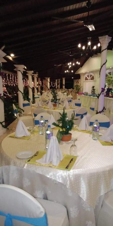 Restaurace v ubytování Bougain Villa