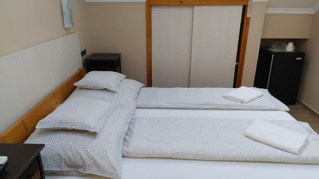 Erika Vendégház - Double Room With Private Bathroom