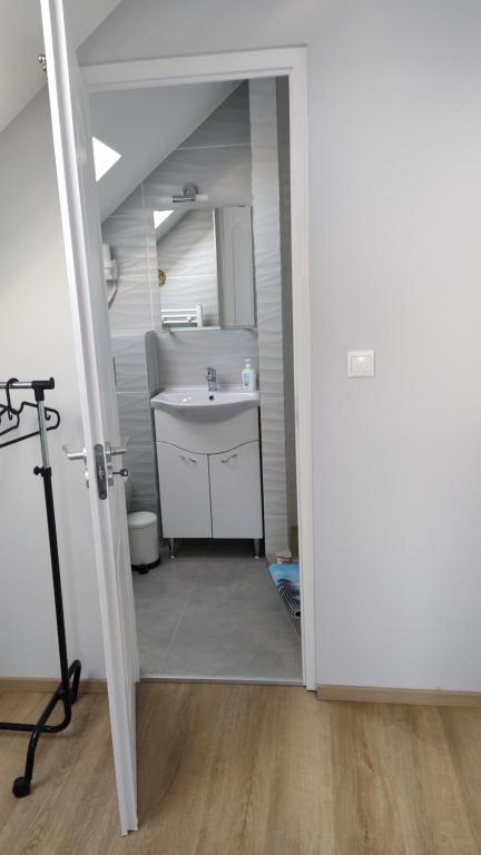 Erika Vendégház - Twin Room With Private Bathroom