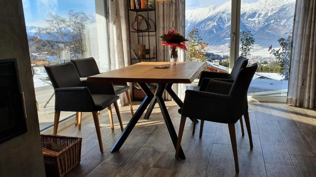Nespecifikovaný výhled na hory nebo výhled na hory při pohledu z apartmánu