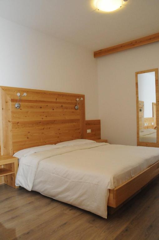 Postel nebo postele na pokoji v ubytování Hotel Garni Arnica ***S