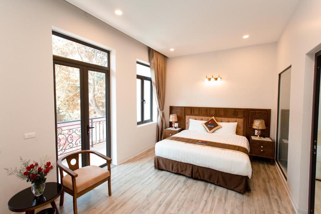 a bedroom with a bed and a large window at Korea Hotel Bac Giang in Làng Thành