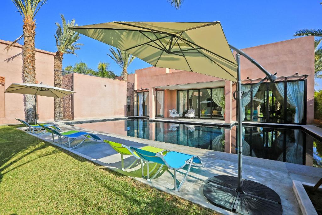 Bazen u objektu deluxe villa a marrakech avec piscine chaufee ili u blizini