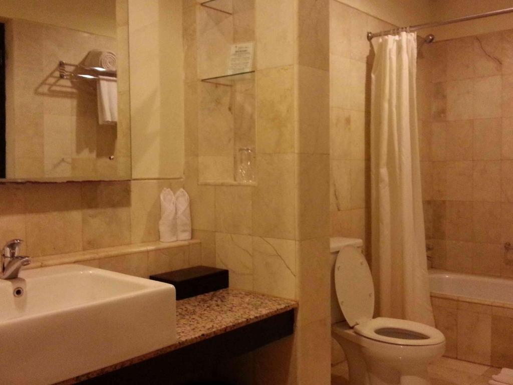 Koupelna v ubytování Legian Paradiso Hotel