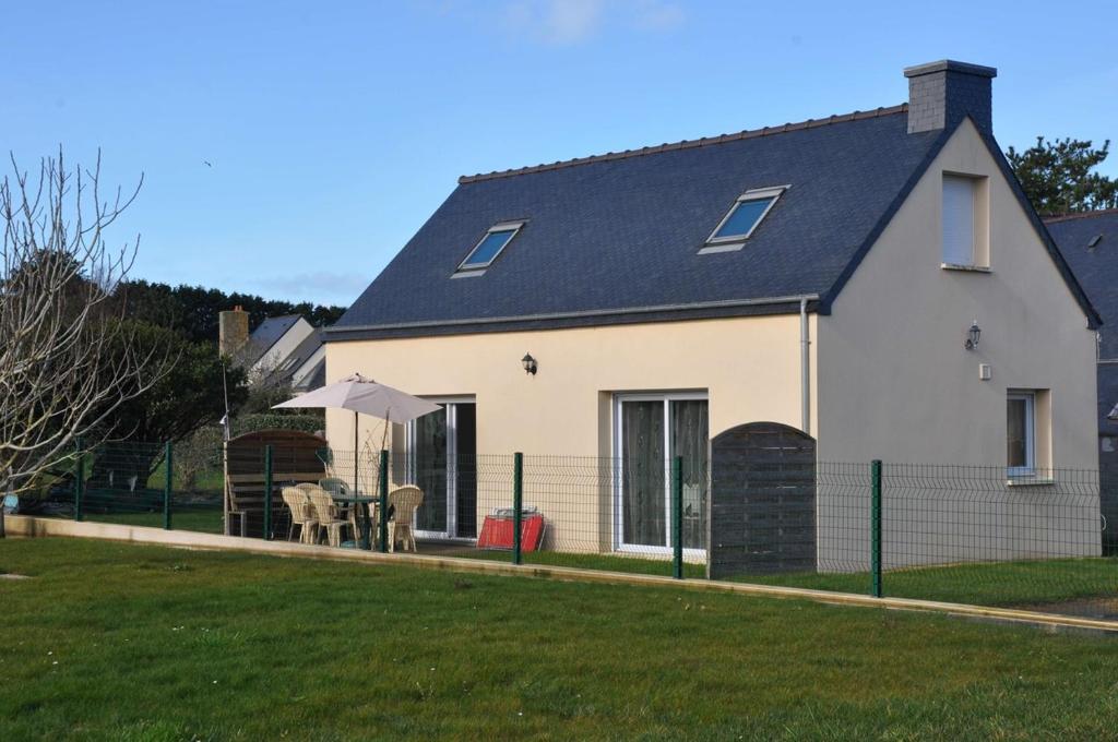 Maison à 200m de la plage avec jardin clos sur l'ILE GRANDE - Réf 283