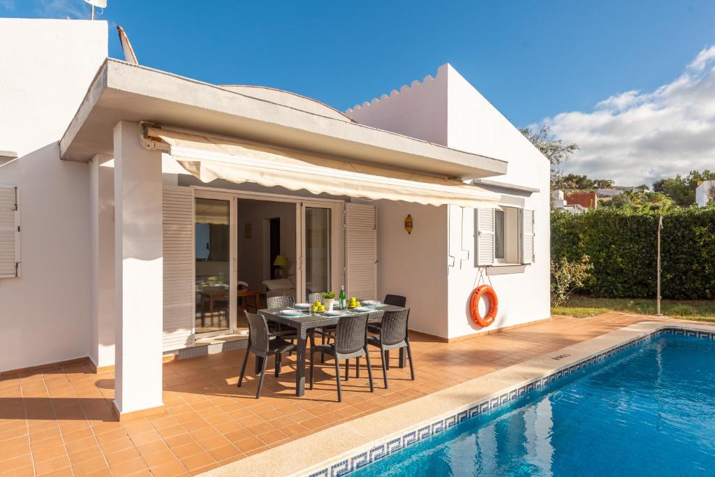 Booking.com: Villa Laura , Son Bou, España . ¡Reserva tu ...