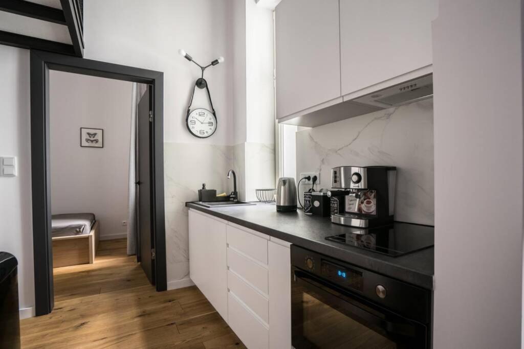 Kuchyňa alebo kuchynka v ubytovaní 5Eco Apart Pearl Jagiellonska 27 Warszawa Old Town