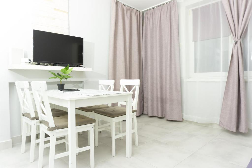 Sleep4you Apartamenty Centrum - One-Bedroom Apartment With Balcony - Moniuszki 10