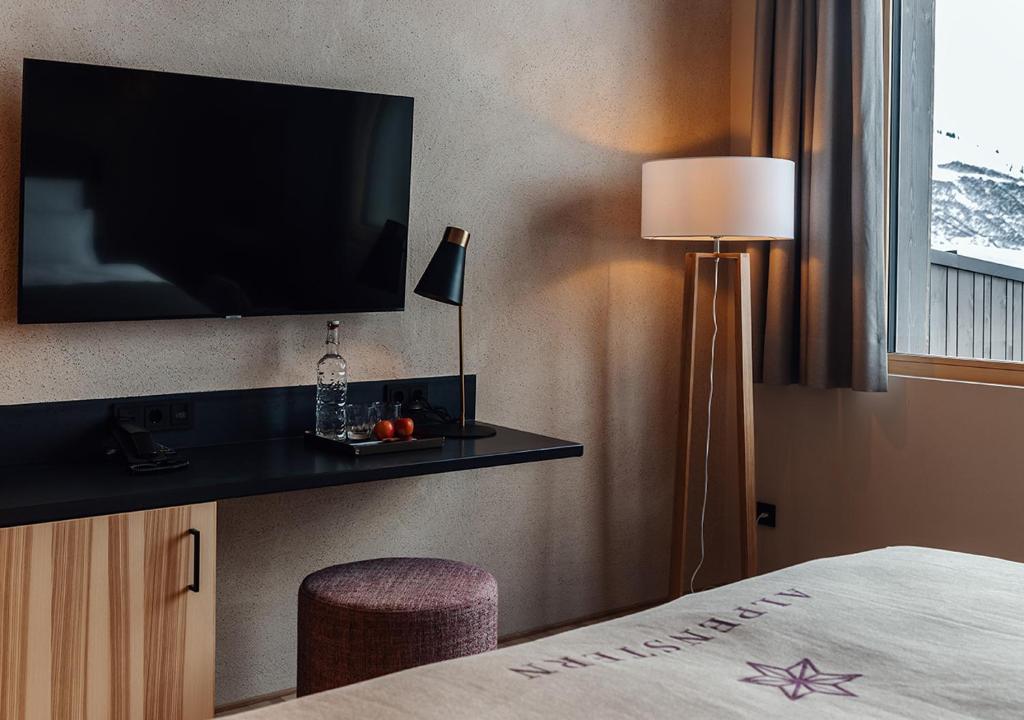 Postel nebo postele na pokoji v ubytování Alpenstern Genießerhotel