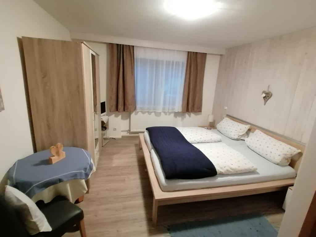 Postel nebo postele na pokoji v ubytování Gästehaus Pöppl